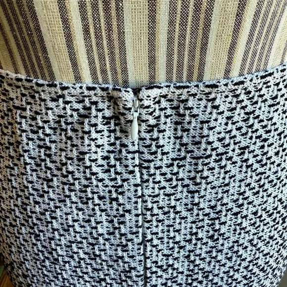 St. John Pencil Skirt - Picture 5 of 11